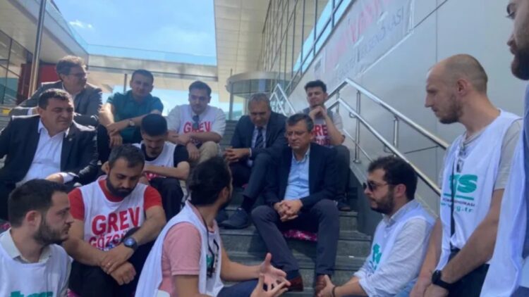 CHP’li Özel’den grevdeki Sputnik çalışanlarına destek