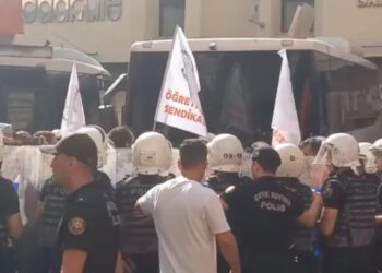 Özel Sektör Öğretmenleri Sendikası’nın eylemine 30 gözaltı