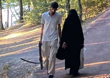 İstanbul’da korkutan görüntü: Ellerinde silahlarla dolaştılar