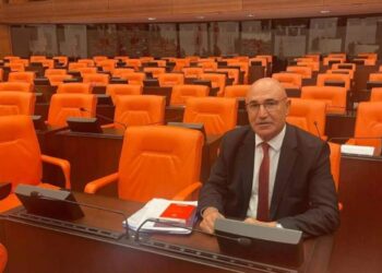 CHP’li Tanal Meclis’te oturma eylemi başlattı