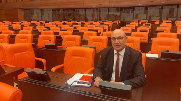 CHP’li Tanal Meclis’te oturma eylemi başlattı