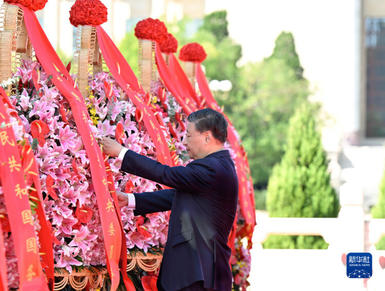 Xi Jinping, ulusal kahramanları anma törenine katıldı