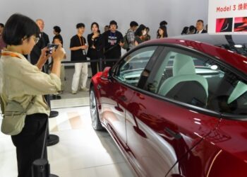 Tesla yeni aracını Çin’deki 2023 CIFTIS Fuarı’nda tanıttı