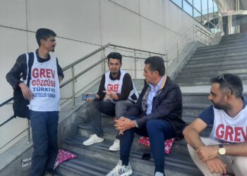 Sarıgül’den Sputnik’te grev yapan gazetecilere destek ziyareti