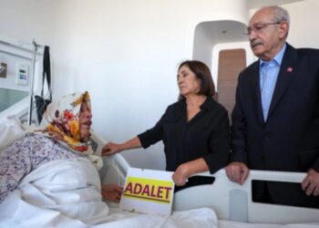 Kılıçdaroğlu’ndan ameliyat olan Emine Şenyaşar’a ziyaret