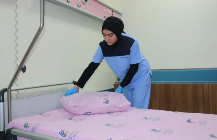 Temizlik personeli olarak çalıştığı hastanenin tıp fakültesini kazandı