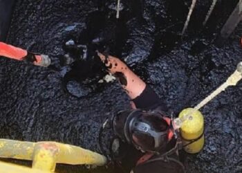 Kimyasal atık havuzuna düşen iki işçiden biri yaşamını yitirdi