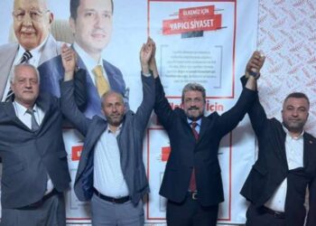 AKP ve MHP’den istifa edip Yeniden Refah’a geçtiler
