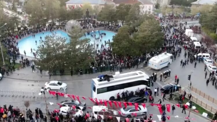 İmamoğlu’na taşlı saldırıyla ilgili dava açıldı