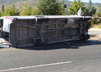 Elazığ’da tur minibüsü, yolcu otobüsüne çarptı: Yaralılar var!