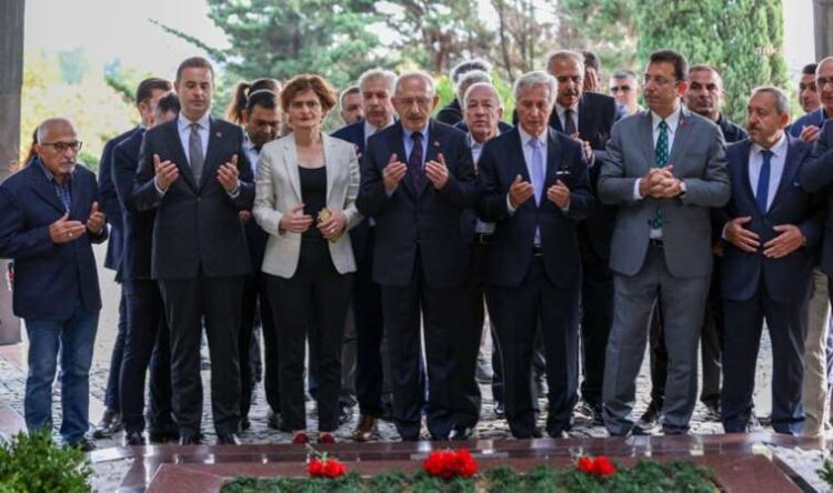 Kılıçdaroğlu Adnan Menderes’in mezarını ziyaret etti