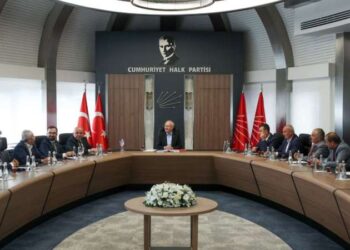 Kılıçdaroğlu, Antalya il ve ilçe başkanlarıyla bir araya geldi!