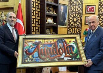 Emniyet müdürünün tablosu MHP Genel Merkezi’nin girişine asıldı