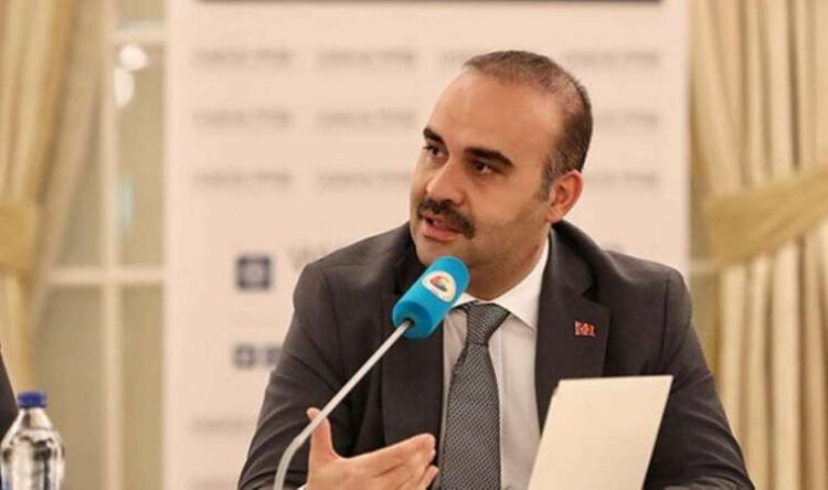 Bakan Kacır’dan öğrencilere vergisiz telefon ve bilgisayar açıklaması