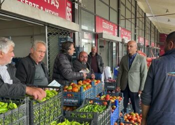 CHP’li Aşkın Genç’in Kayseri halinde dinlediği esnaf: “Kiraları 18 bin 500 – 18 bin 700’e çıkarmışlar. Artı 53 bin lira da enflasyon farkı istiyorlarmış”