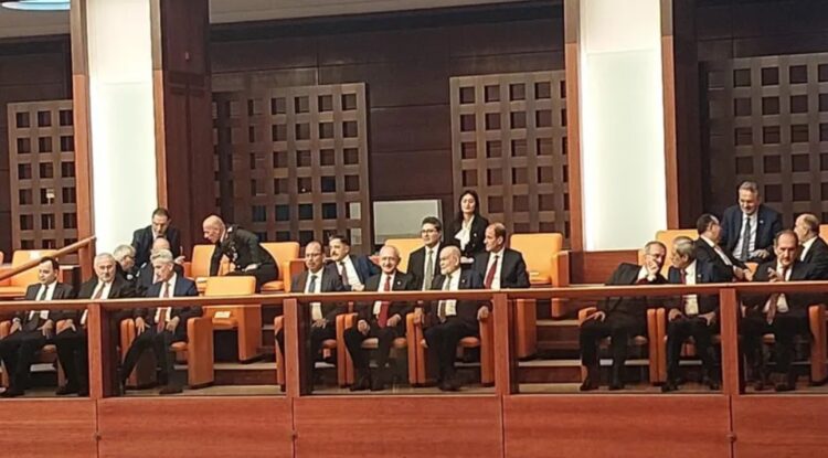 Meclis açıldı: Kılıçdaroğlu locadan izledi, Akşener katılmadı