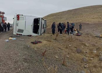 Sivas’ta yolcu otobüs devrildi! Ölü ve yaralılar var…