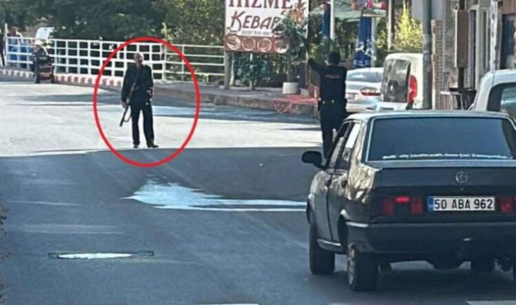 Silahlı kavgada 7 yaşındaki çocuk vuruldu!