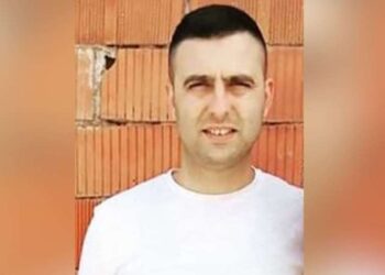 Fabrikanın çatısından düşen işçi hayatını kaybetti!