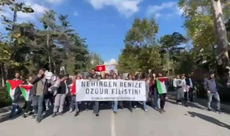 İstanbul Üniversitesi öğrencilerinden Filistin’e destek