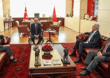 Kemal Kılıçdaroğlu TDV yöneticileri ile bir araya geldi