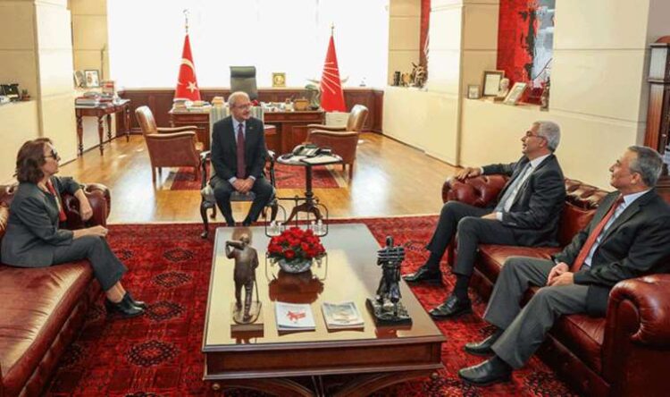 Kemal Kılıçdaroğlu TDV yöneticileri ile bir araya geldi