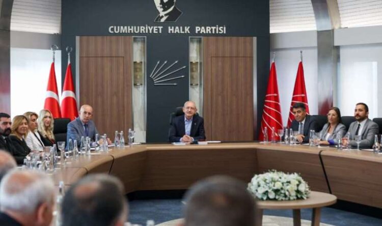 Kılıçdaroğlu, CHP Ankara İl Yönetimi ile görüştü!