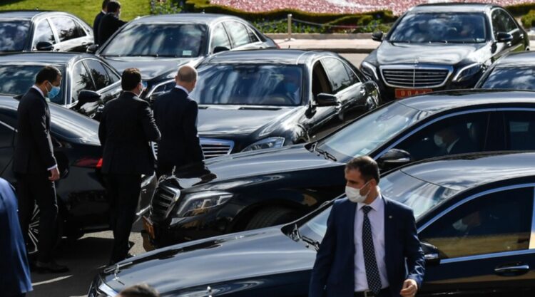 Meclis’e araçla girişe sınırlama