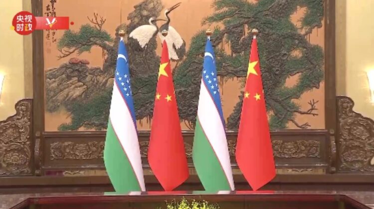 Çin Cumhurbaşkanı Xi, Özbekistan Cumhurbaşkanı Mirziyoyev ile görüştü