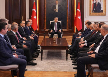 Soylu’dan İçişleri Bakanı Yerlikaya’ya ‘geçmiş olsun’ ziyareti