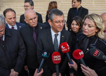 Özel ve Erdoğan Anıtkabir’de: ‘Ata’nın huzurunda siyasi rekabet olmaz’