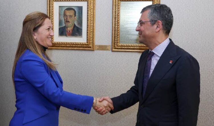 Özgür Özel, DİSK Genel Başkanı Arzu Çerkezoğlu ile bir araya geldi