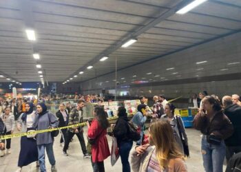 Mecidiyeköy metrobüs durağında şüpheli paket alarmı
