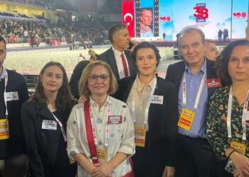 CHP Kurultayı’nı takip eden gazetecilerden Tolga Şardan’a destek