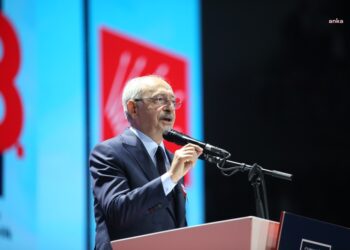 Kılıçdaroğlu: “Dünyada 100 yaşını dolduran ender partilerdeniz”