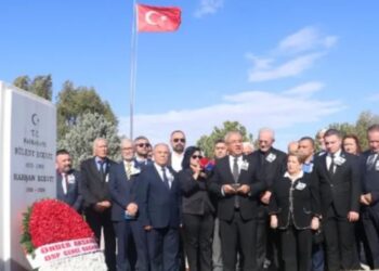 Bülent Ecevit, 17’nci ölüm yıl dönümünde mezarı başında anıldı