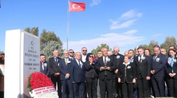 Bülent Ecevit, 17’nci ölüm yıl dönümünde mezarı başında anıldı