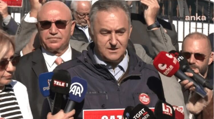 ‘Sansür yasası’ bugün AYM’de görüşülecek: Gazeteciler nöbette