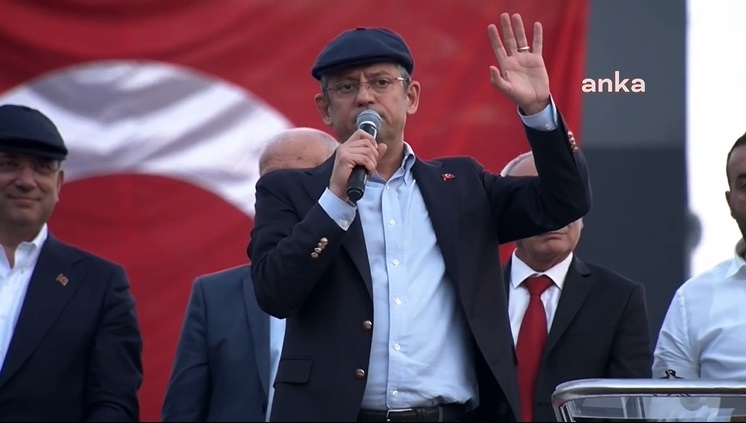 Özgür Özel Osmaniye’de: “Yapılması gereken evlerin daha inşaatları yok”