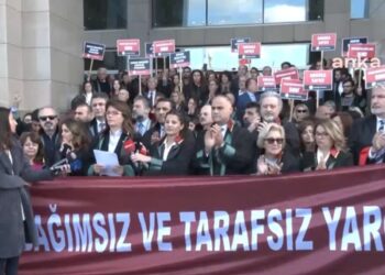 Avukatlardan Çağlayan Adliyesi önünde ‘Anayasa’ eylemi