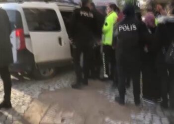 Sendikal hakkını kullanıp eyleme çıkan Agrobay işçilerine polis gözaltısı