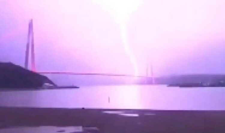 Yavuz Sultan Selim Köprüsü’ne yıldırım düştü