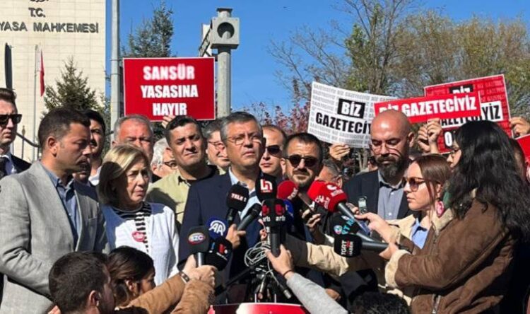 Özgür Özel’den AYM önünde ‘sansür’ çıkışı