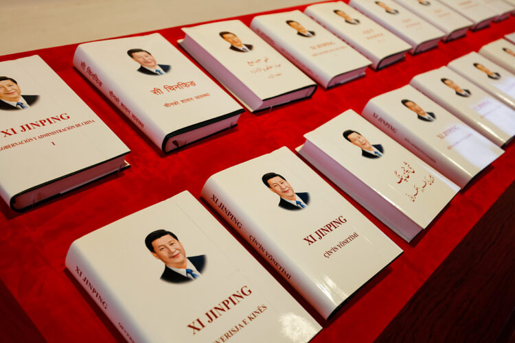 “Xi Jinping: Çin’in Yönetimi” adlı kitabın Belarusça baskısı yayımlandı