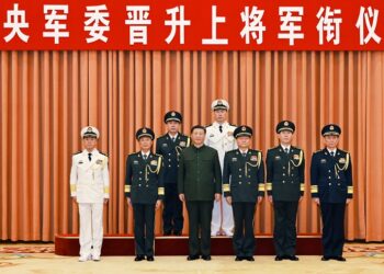 Xi iki subaya orgenerallik terfi sertifikasını takdim etti