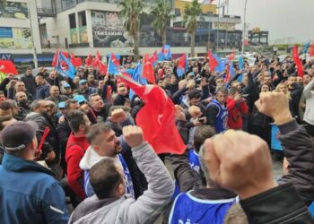 Metal işçileri MESS önünde eylemde