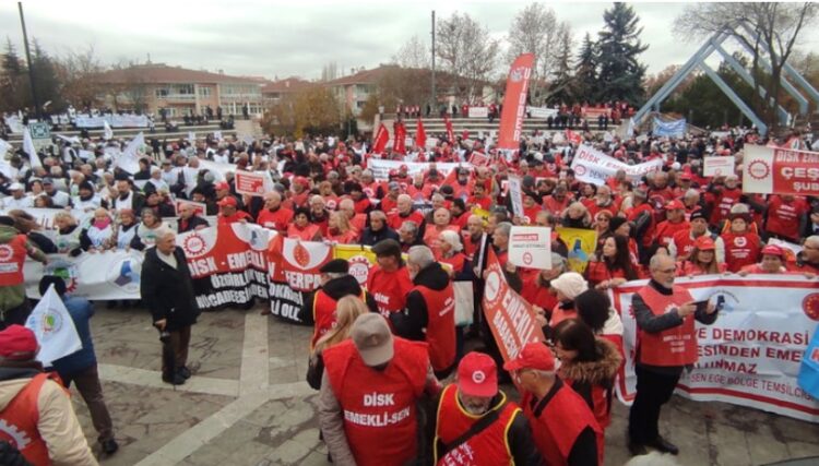 Emekliler Ankara’dan seslendi: Asgari yaşamak istemiyoruz