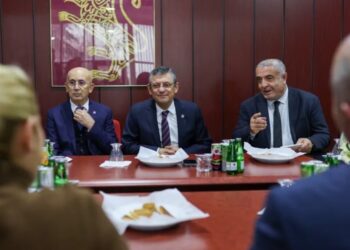 Özgür Özel, Hacı Bektaş Veli Anadolu Kültür Vakfı’nı ziyaret etti