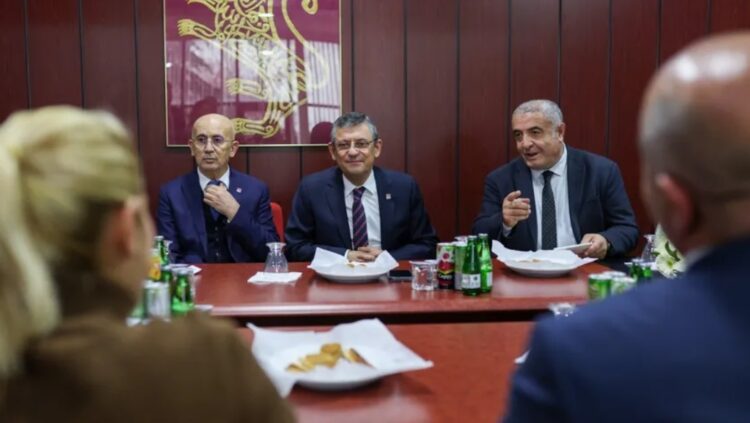 Özgür Özel, Hacı Bektaş Veli Anadolu Kültür Vakfı’nı ziyaret etti