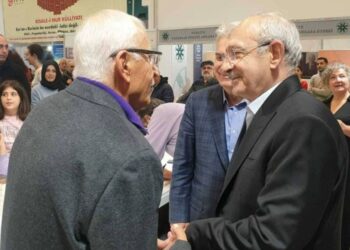 Kılıçdaroğlu Ankara’da imza gününe katıldı
